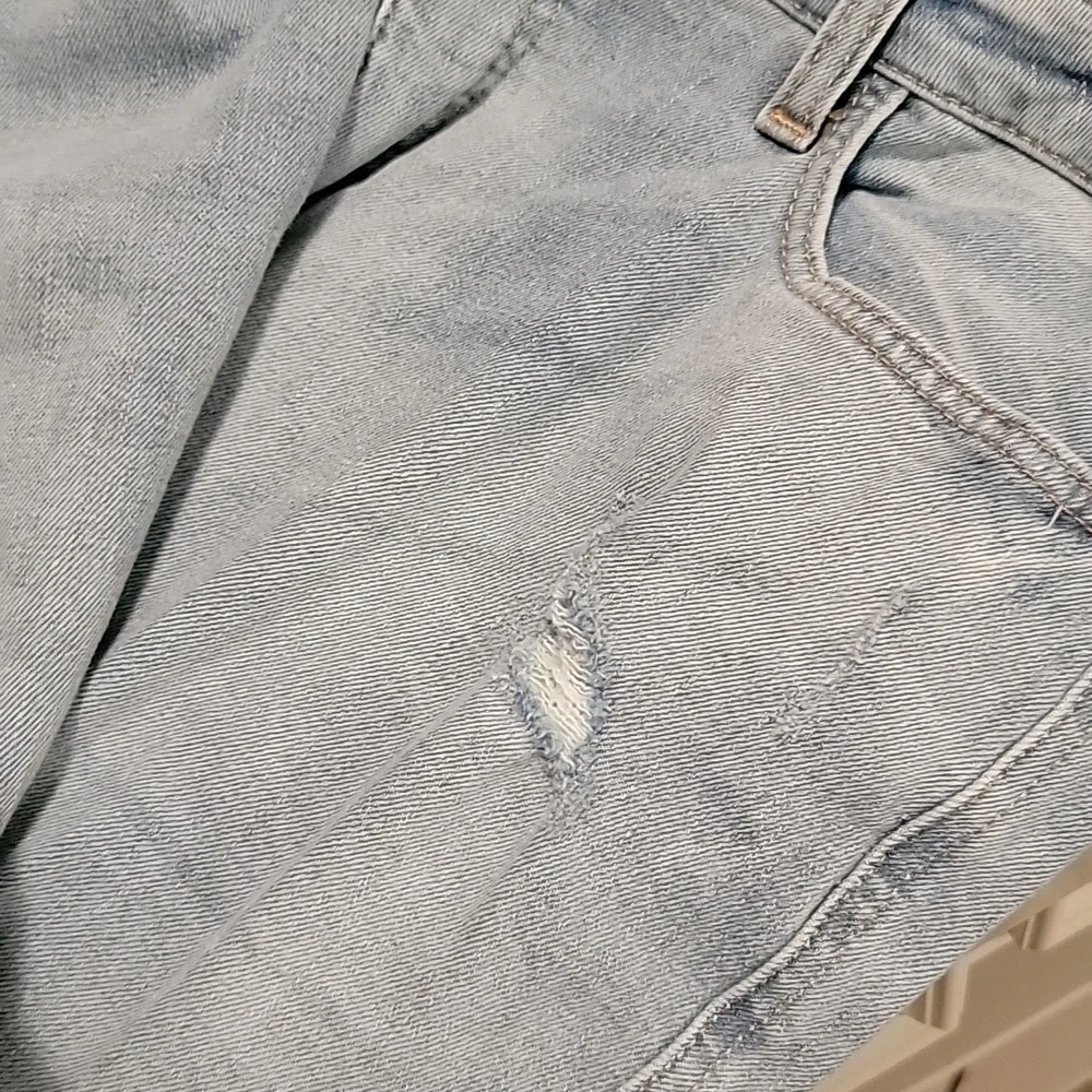 Distressed  👖 jeans - Picture 3 of 4